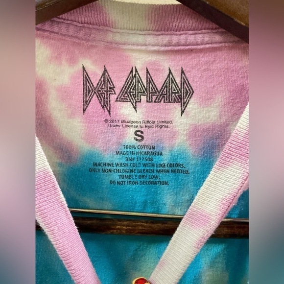 DEF LEPPARD 2017 Women’s Tie Dyed Tee-Shirt Size Small - Picture 4 of 4